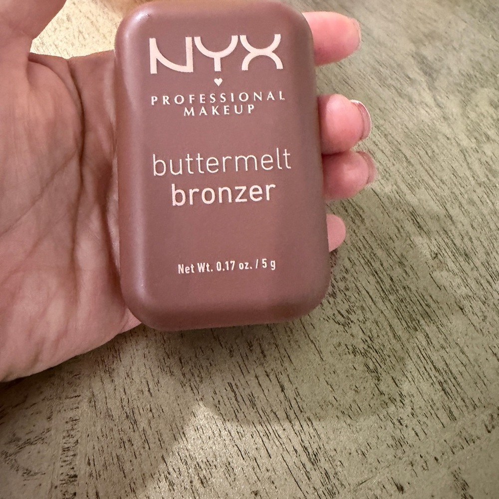 NYX Deep Golden Butter Bronzer